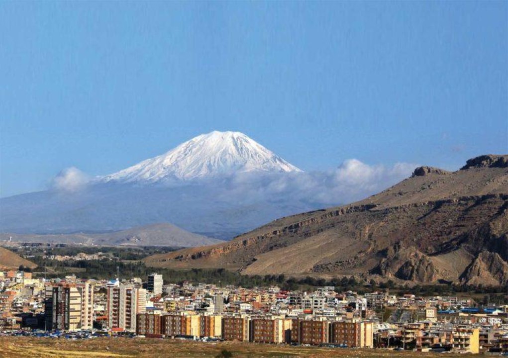 پایلوت بازآفرینی شهری در مناطق آزاد کشور و الگوی هوشمند سرمایهگذاری در میراث تاریخی کشور پایلوت بازآفرینی شهری در مناطق آزاد کشور و الگوی هوشمند سرمایهگذاری در میراث تاریخی کشور