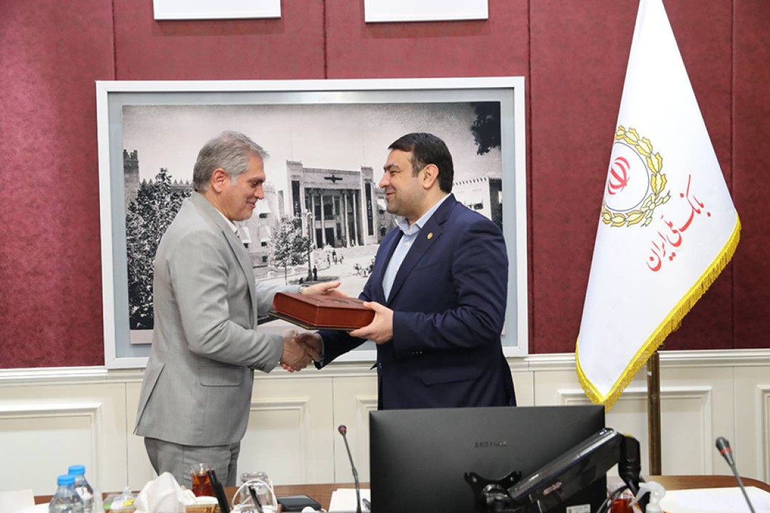 تاکید مدیرعامل بانک ملی ایران بر استمرار خدمات بهینه به مشتریان و تکریم همکاران جدید تاکید مدیرعامل بانک ملی ایران بر استمرار خدمات بهینه به مشتریان و تکریم همکاران جدید