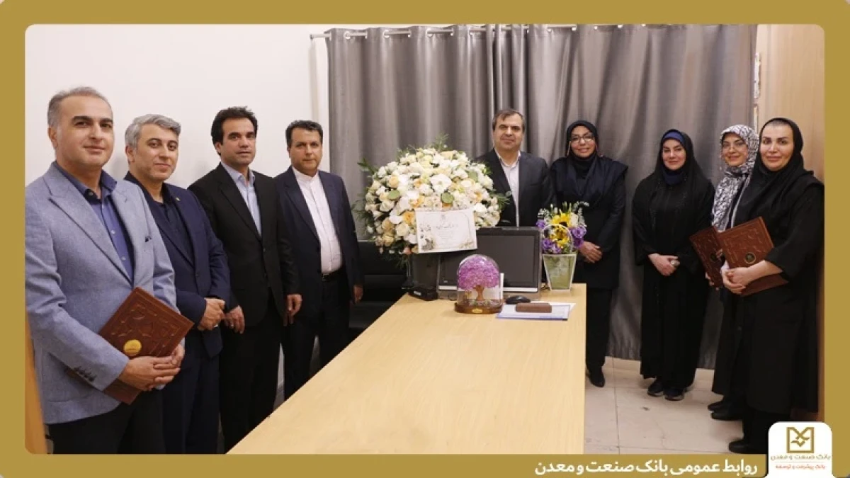 تجلیل از پزشكان بانك صنعت و معدن در آستانه روز پزشك
