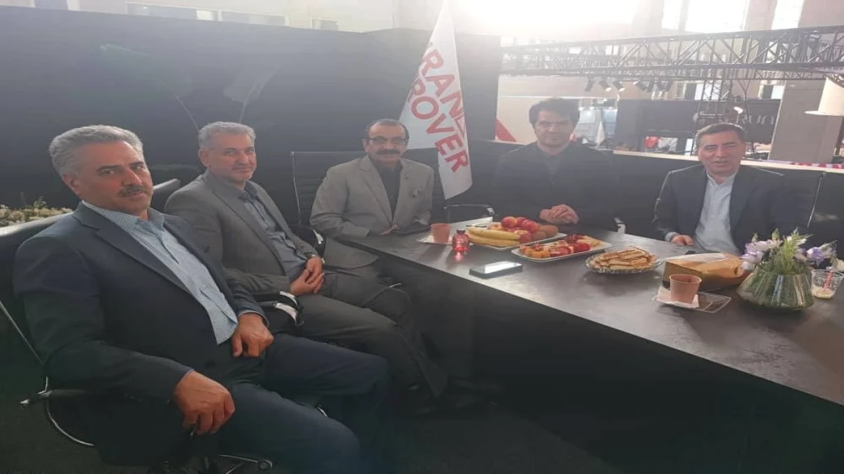 امضای تفاهم‌نامه همکاری بانک سرمایه با ایران روور و مزین خودرو