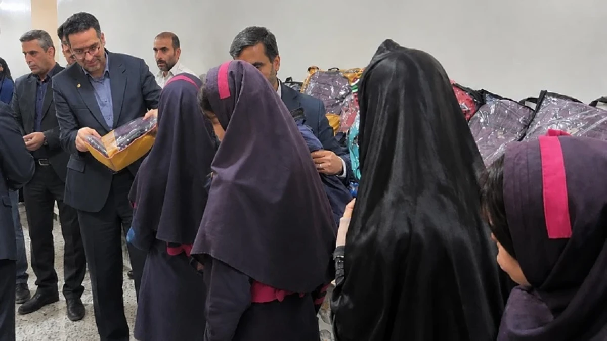 توزیع هزار بسته نوشت افزار میان دانش‌آموزان نیازمند با حمایت شرکت نفت سپاهان