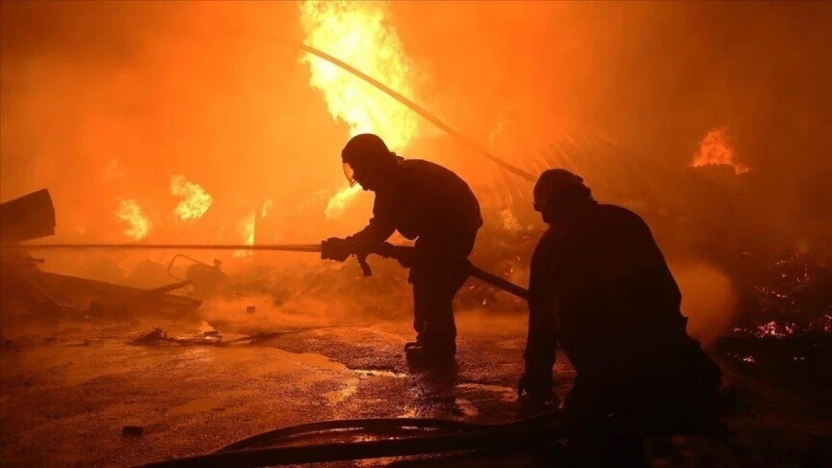 انفجار و فروریختن ساختمان در آتن؛ سه نفر مجروح شدند
