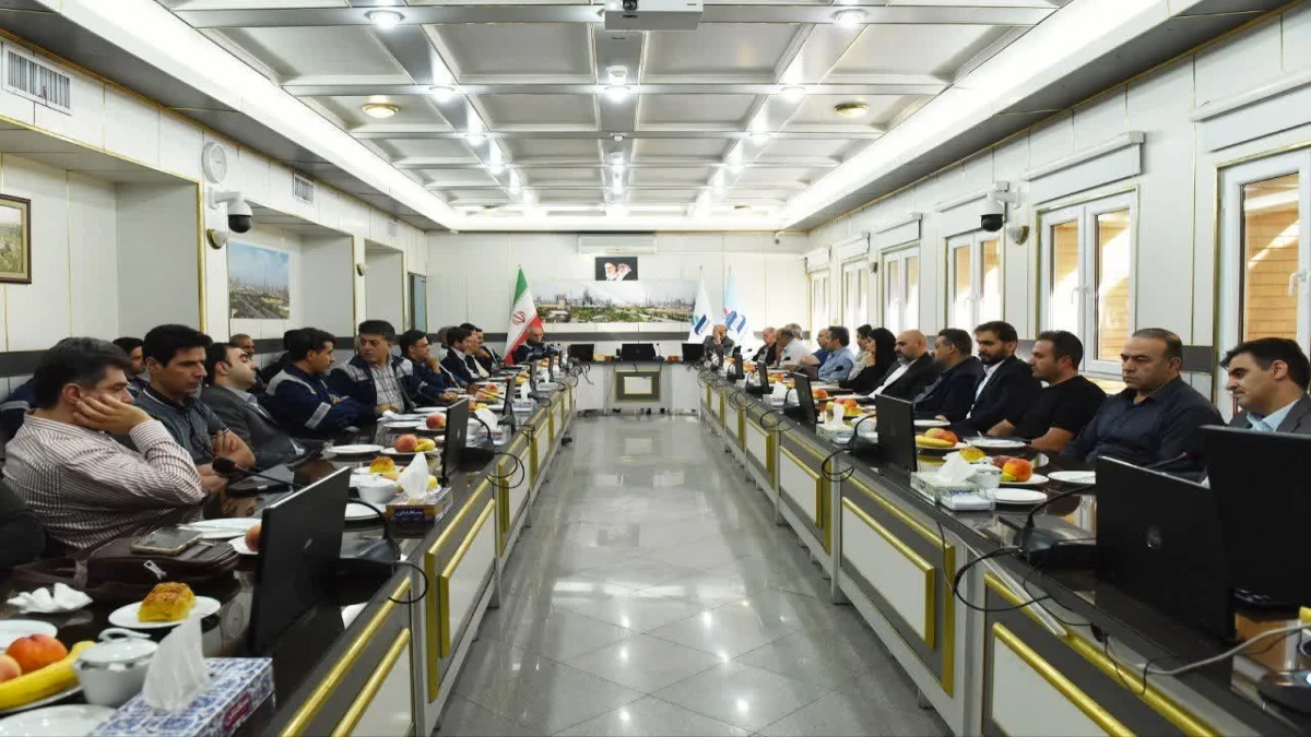 بررسی ظرفیت سازندگان و قطعه‌سازان آذربایجان شرقی برای تأمین نیازهای پتروشیمی تبریز