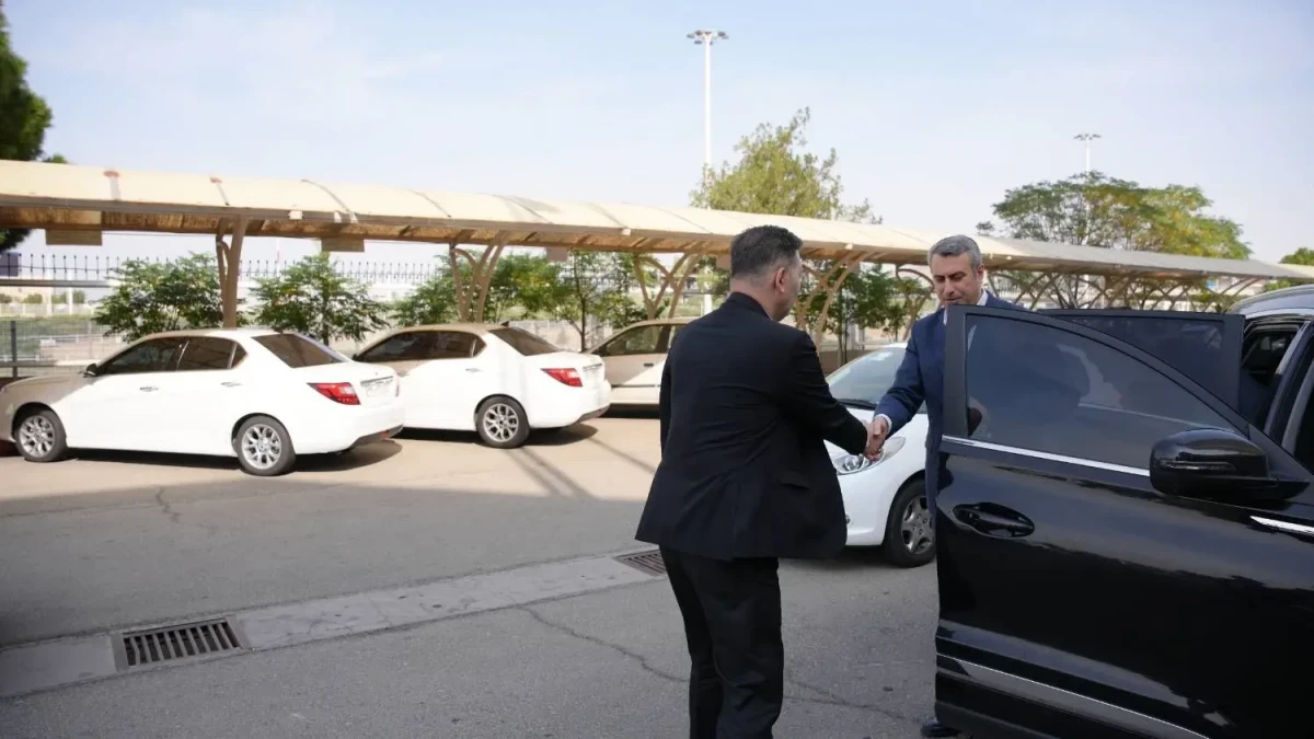 دیدار مدیرعامل شهر فرودگاهی امام خمینی(ره) با كنترلرهای برج مراقبت پرواز به مناسبت روز جهانی كنترلرهای ترافیك هوایی