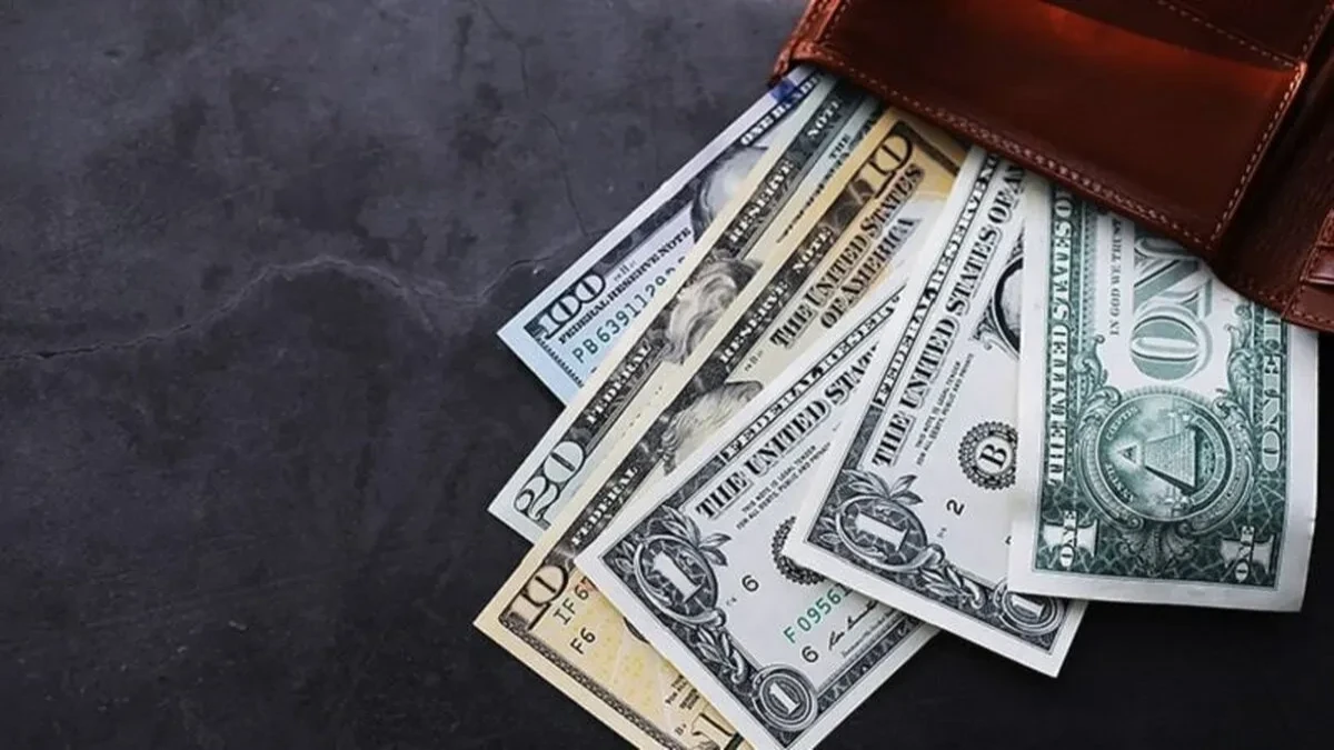 قیمت دلار امروز ۶ آبان ۱۴۰۵؛ دلار از مرز ۲۷۰ هزار تومان عقب نشست؟