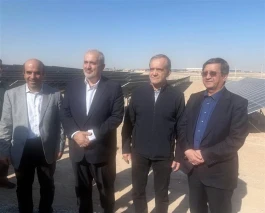 همتی: بانک مرکزی آمادگی کامل برای حمایت ارزی و ریالی از توسعه انرژی‌های تجدیدپذیر  دارد